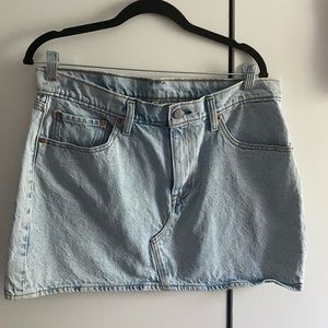 Levi’s mini skirt
